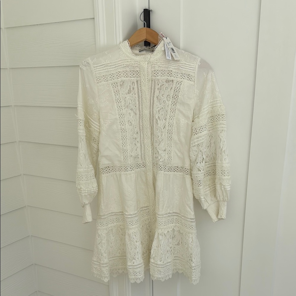 Alice & Olivia Cailin dress White Lace Dress, size small, NWT Saks 5th Avenue